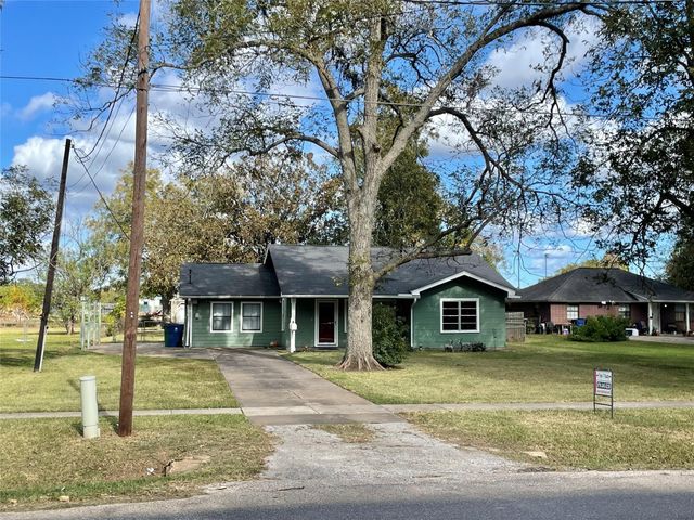 1004 Elm, Sweeny, TX 77480