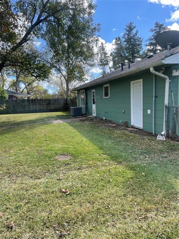 1004 Elm, Sweeny, TX 77480