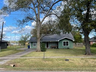 1004 Elm, Sweeny, TX 77480