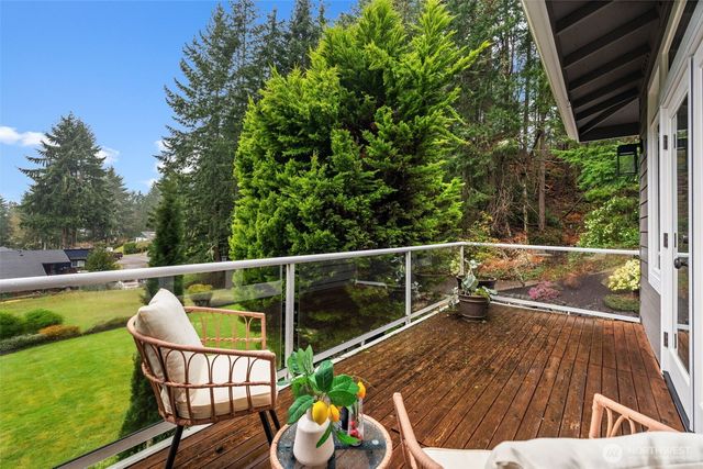 9811 Ridgeway Drive, Gig Harbor, WA 98332