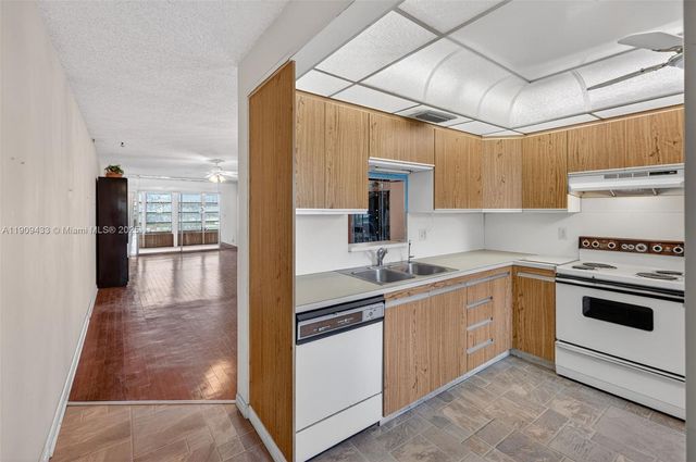 2005 Granada Dr N2, Coconut Creek, FL 33066