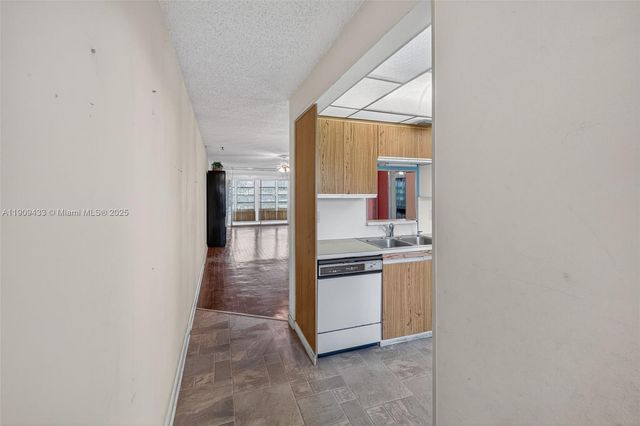 2005 Granada Dr N2, Coconut Creek, FL 33066