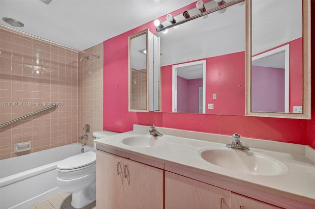 2005 Granada Dr N2, Coconut Creek, FL 33066