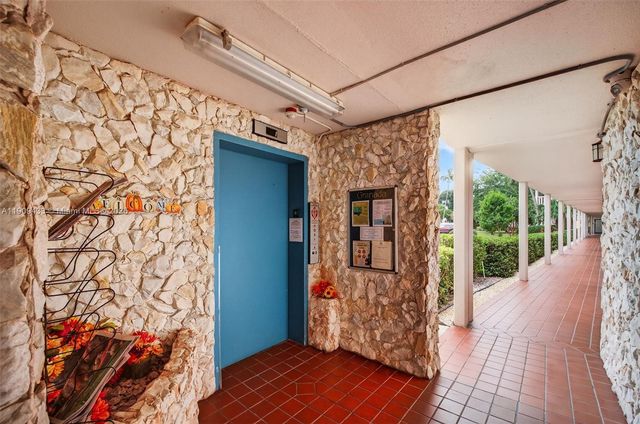 2005 Granada Dr N2, Coconut Creek, FL 33066