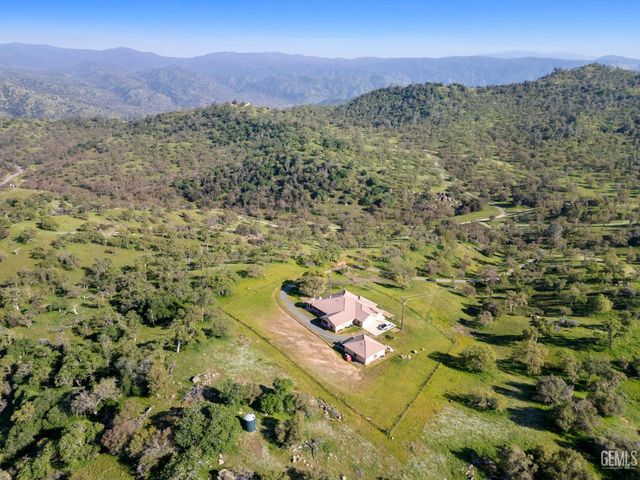 434 Bella Posta Drive, Bakersfield, CA 93308