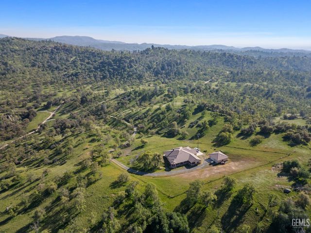 434 Bella Posta Drive, Bakersfield, CA 93308