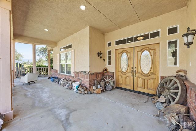 434 Bella Posta Drive, Bakersfield, CA 93308