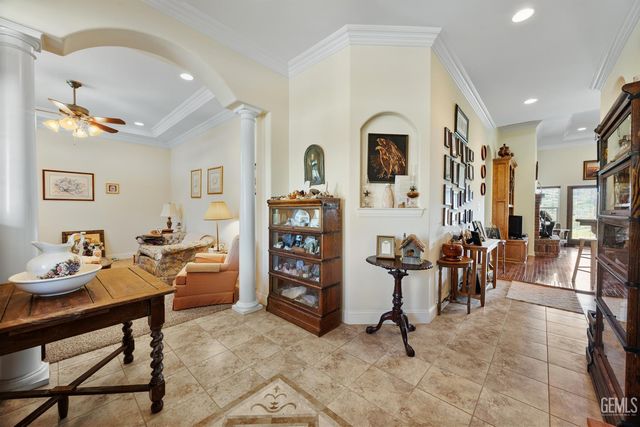 434 Bella Posta Drive, Bakersfield, CA 93308