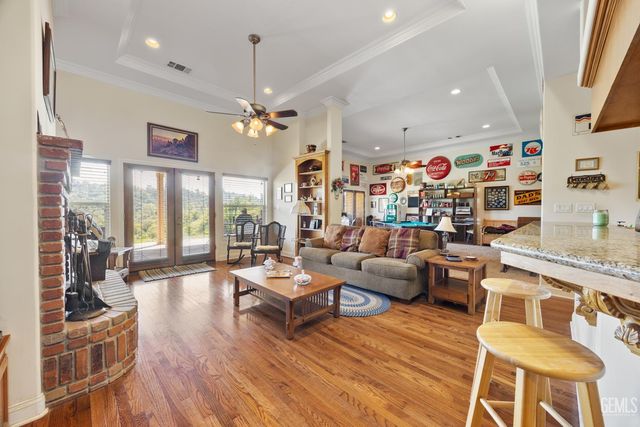 434 Bella Posta Drive, Bakersfield, CA 93308
