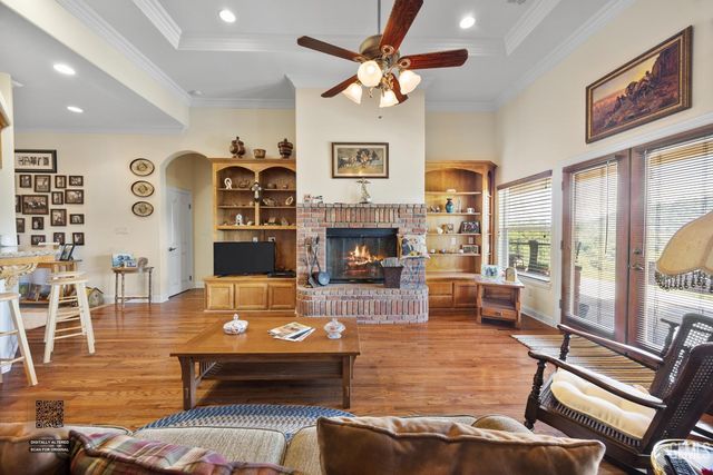 434 Bella Posta Drive, Bakersfield, CA 93308