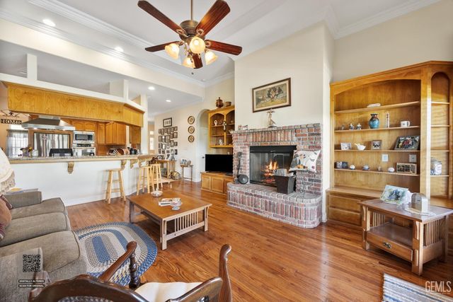 434 Bella Posta Drive, Bakersfield, CA 93308