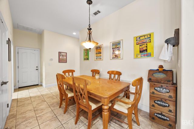 434 Bella Posta Drive, Bakersfield, CA 93308