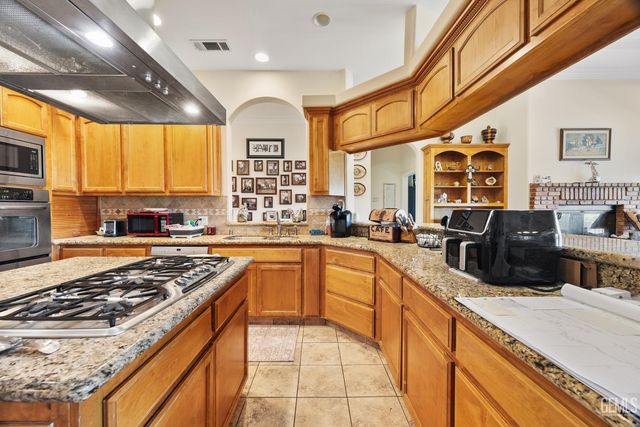 434 Bella Posta Drive, Bakersfield, CA 93308