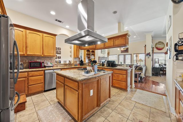 434 Bella Posta Drive, Bakersfield, CA 93308