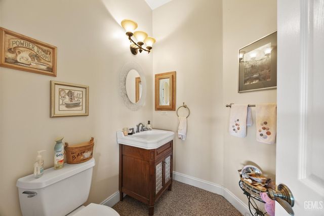 434 Bella Posta Drive, Bakersfield, CA 93308