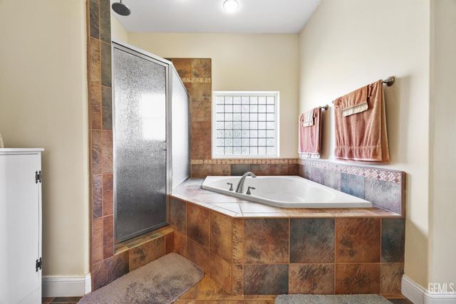 434 Bella Posta Drive, Bakersfield, CA 93308