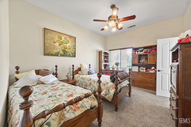 434 Bella Posta Drive, Bakersfield, CA 93308