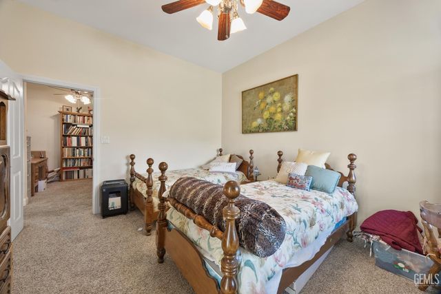 434 Bella Posta Drive, Bakersfield, CA 93308