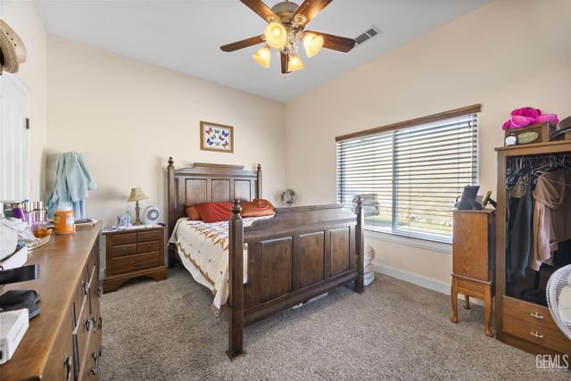 434 Bella Posta Drive, Bakersfield, CA 93308