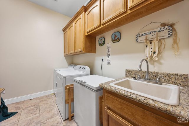 434 Bella Posta Drive, Bakersfield, CA 93308