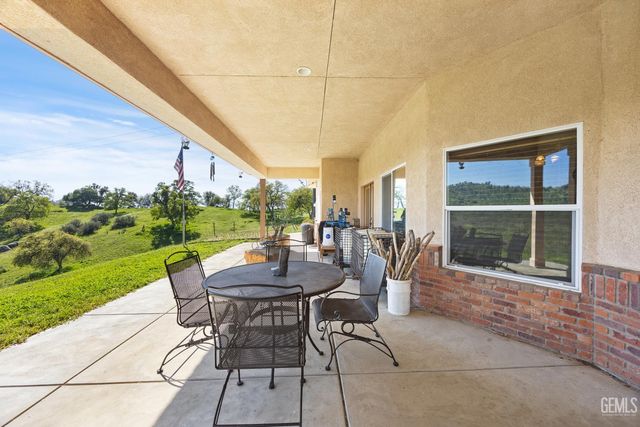 434 Bella Posta Drive, Bakersfield, CA 93308