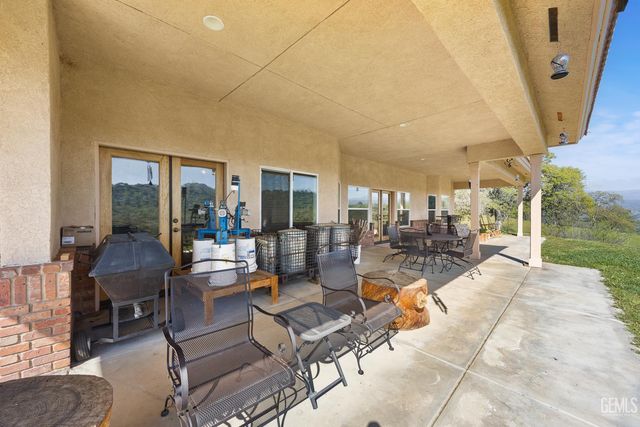 434 Bella Posta Drive, Bakersfield, CA 93308