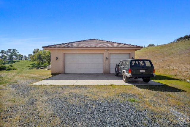 434 Bella Posta Drive, Bakersfield, CA 93308