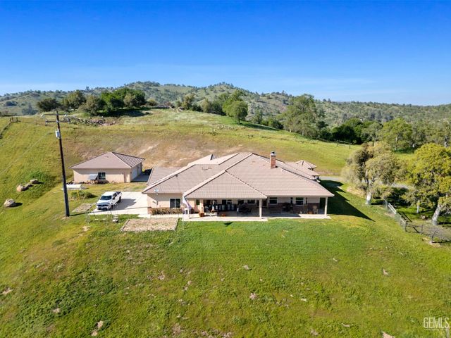 434 Bella Posta Drive, Bakersfield, CA 93308