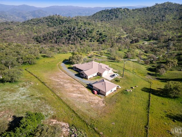 434 Bella Posta Drive, Bakersfield, CA 93308