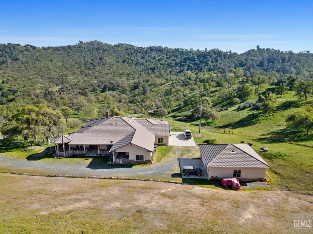 434 Bella Posta Drive, Bakersfield, CA 93308