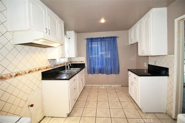 414 E 98th Street B, Inglewood, CA 90301