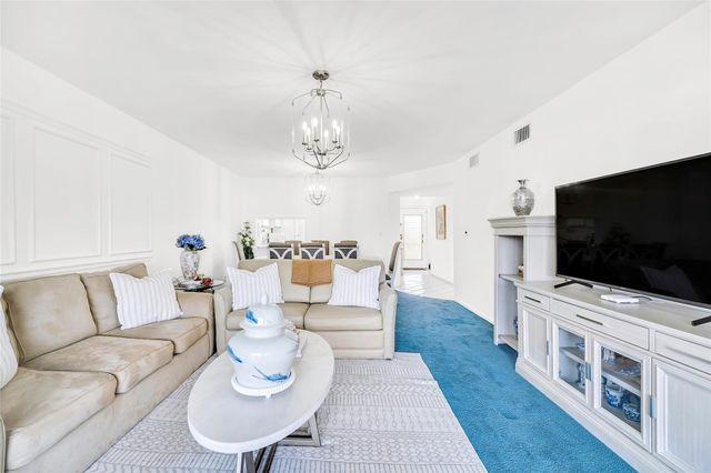 4975 E Sabal Palm Boulevard 408, Tamarac, FL 33319