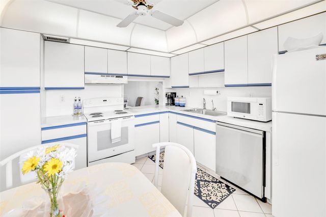 4975 E Sabal Palm Boulevard 408, Tamarac, FL 33319