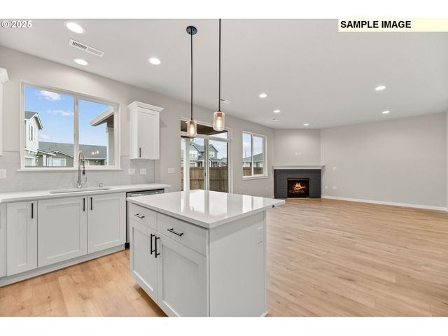 941 Ne SAGEBRUSH Dr, Estacada, OR 97023