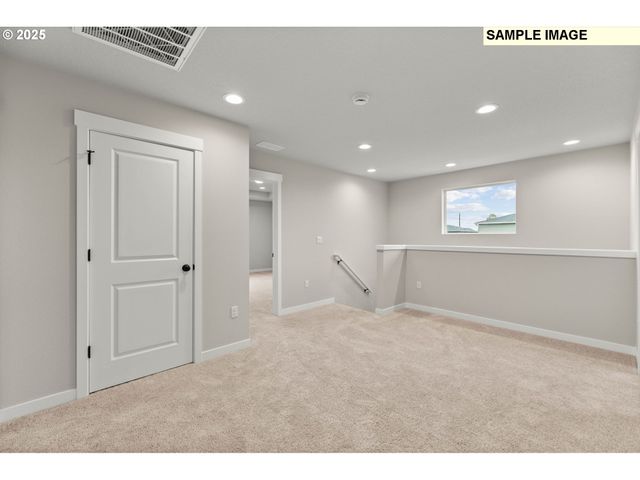 941 Ne SAGEBRUSH Dr, Estacada, OR 97023