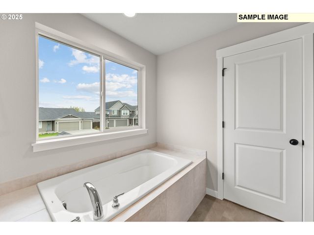 941 Ne SAGEBRUSH Dr, Estacada, OR 97023