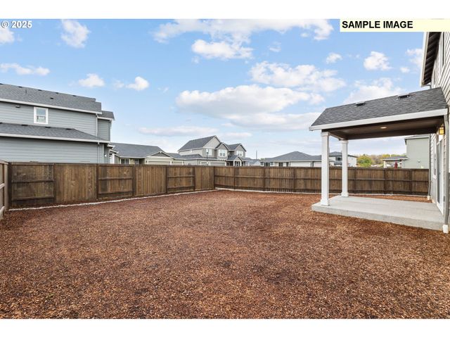 941 Ne SAGEBRUSH Dr, Estacada, OR 97023