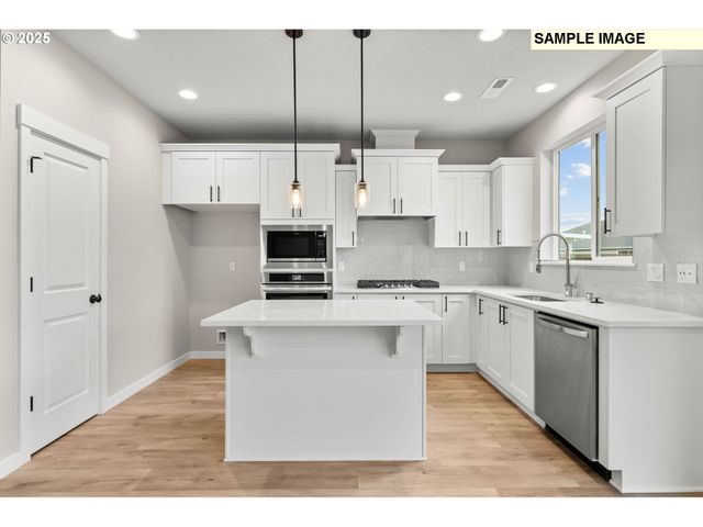 941 Ne SAGEBRUSH Dr, Estacada, OR 97023