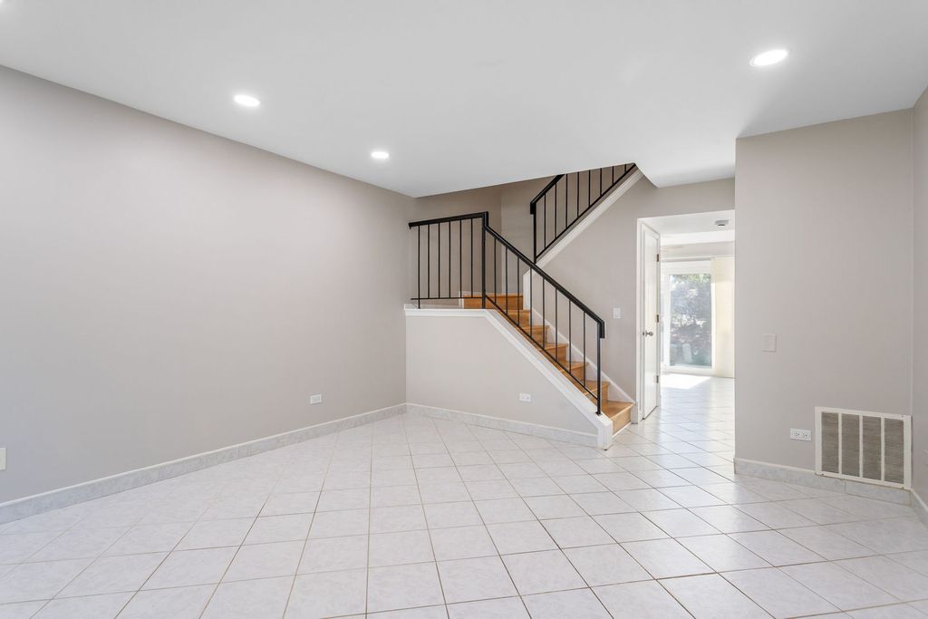 5 MARION Lane, Streamwood, IL 60107 — photo 5