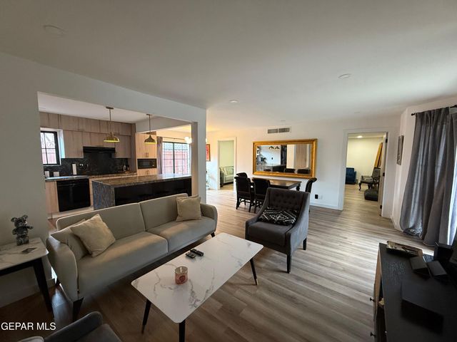 500 Thunderbird Street 105, El Paso, TX 79912