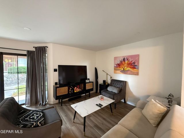 500 Thunderbird Street 105, El Paso, TX 79912