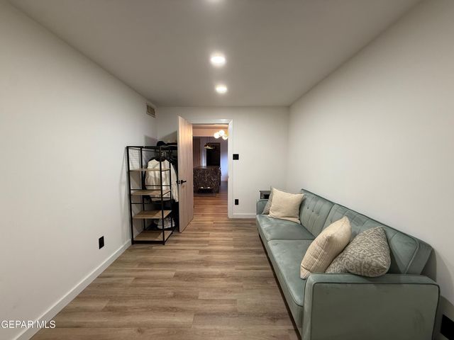 500 Thunderbird Street 105, El Paso, TX 79912