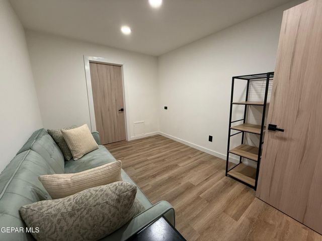 500 Thunderbird Street 105, El Paso, TX 79912