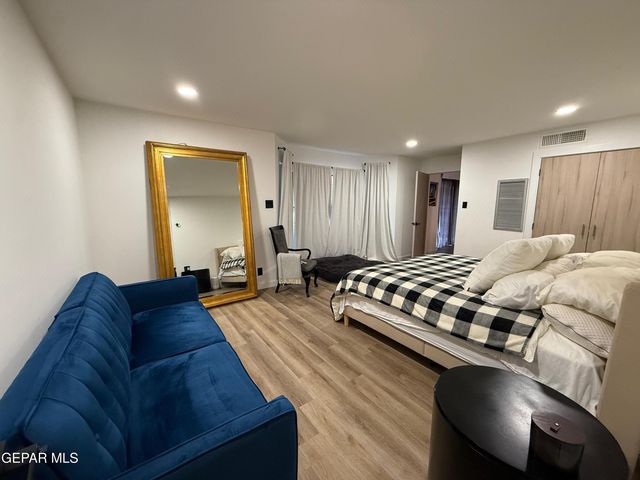 500 Thunderbird Street 105, El Paso, TX 79912