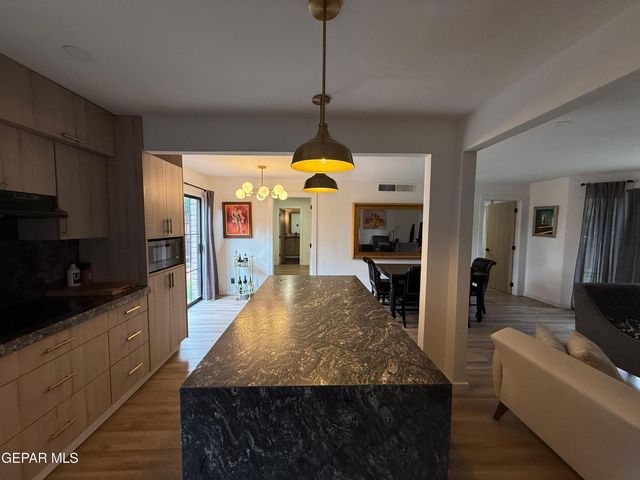 500 Thunderbird Street 105, El Paso, TX 79912