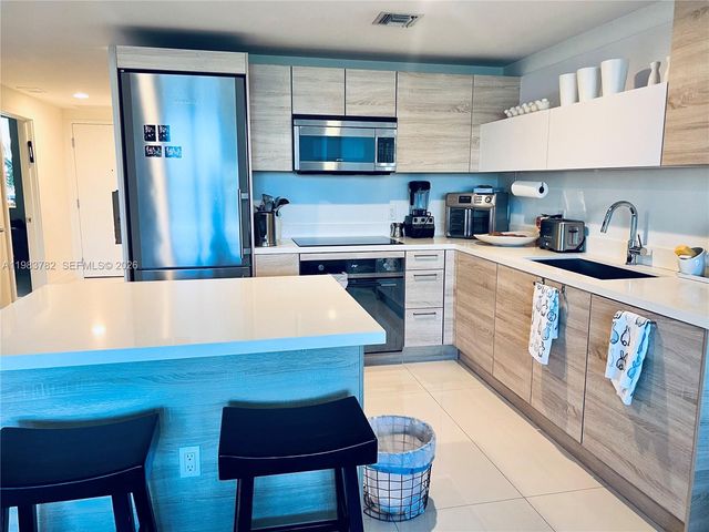 16385 BISCAYNE BLVD 303, Sunny Isles Beach, FL 33160