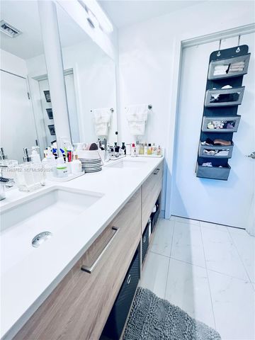 16385 BISCAYNE BLVD 303, Sunny Isles Beach, FL 33160