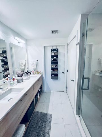 16385 BISCAYNE BLVD 303, Sunny Isles Beach, FL 33160