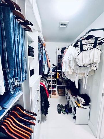 16385 BISCAYNE BLVD 303, Sunny Isles Beach, FL 33160