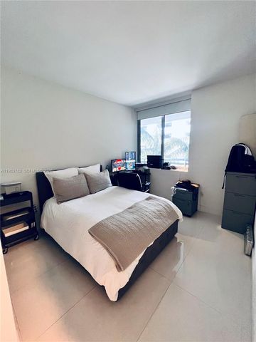 16385 BISCAYNE BLVD 303, Sunny Isles Beach, FL 33160